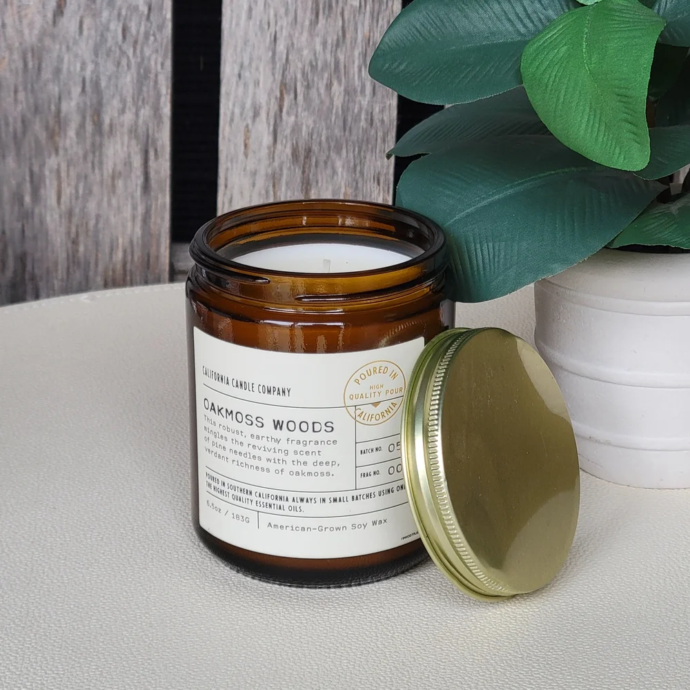 Oakmoss Woods Scented Candle with Gold Lid